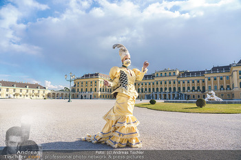 Spaziergang mit Tamara Mascara - Schloss Schönbrunn, Wien - Do 18.03.2021 - Tamara MASCARA (alias Raphael MASSARO)51