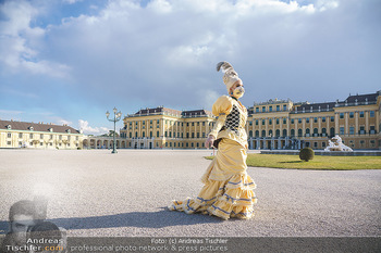 Spaziergang mit Tamara Mascara - Schloss Schönbrunn, Wien - Do 18.03.2021 - Tamara MASCARA (alias Raphael MASSARO)53