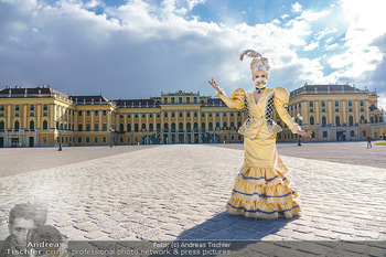 Spaziergang mit Tamara Mascara - Schloss Schönbrunn, Wien - Do 18.03.2021 - Tamara MASCARA (alias Raphael MASSARO)57