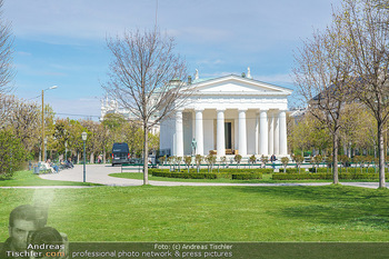 Lokalaugenschein Wien - Wien - Mo 12.04.2021 - Theseustempel im Volksgarten, im Hintergrund Burgtheater14