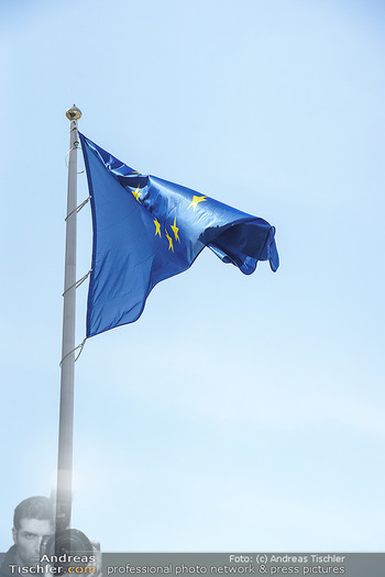 Lokalaugenschein Wien - Wien - Mo 12.04.2021 - EU Europäische Union Fahne Flagge auf der Präsidentschaftskanz25