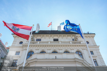 Lokalaugenschein Wien - Wien - Mo 12.04.2021 - EU Europäische Union und Österreich Fahne Flagge auf der Präs28