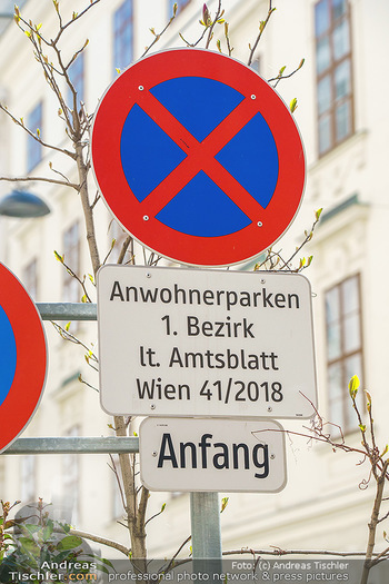 Lokalaugenschein Wien - Wien - Mo 12.04.2021 - Verkehrsschild Halten und Parken verboten lt. Amtsblatt Wien 41/29