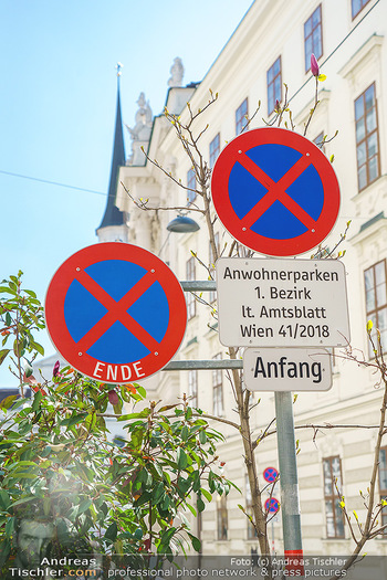 Lokalaugenschein Wien - Wien - Mo 12.04.2021 - Verkehrsschild Halten und Parken verboten lt. Amtsblatt Wien 41/30