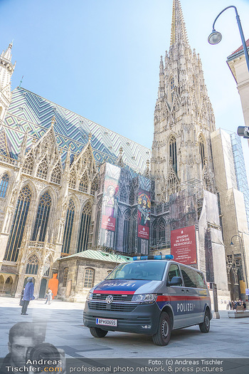 Lokalaugenschein Wien - Wien - Mo 12.04.2021 - Polizei vor Stephansdom während LockDown am Stephansplatz44