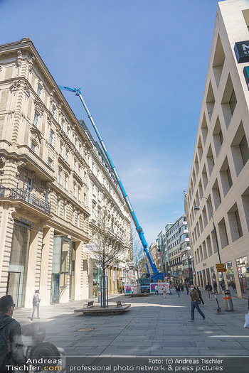 Lokalaugenschein Wien - Wien - Mo 12.04.2021 - riesiger Kran Baustelle neuer Markt hebt über Ambassador Hotel,50