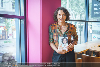 Ulrike Folkerts Buchpräsentation - Thalia Wien - Mi 05.05.2021 - Ulrike FOLKERTS8