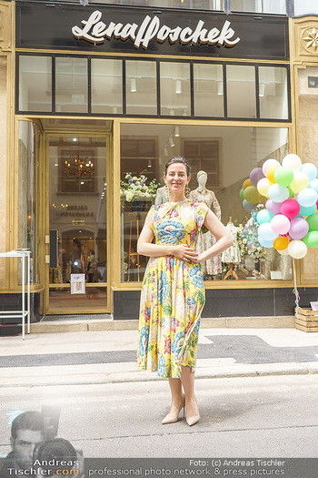 Store Opening - Lena Hoschek Store - Do 06.05.2021 - Lena HOSCHEK vor ihrem neuen Store27
