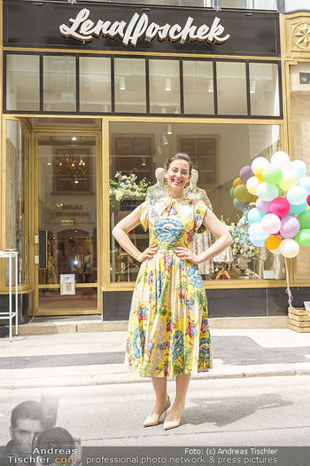 Store Opening - Lena Hoschek Store - Do 06.05.2021 - Lena HOSCHEK vor ihrem neuen Store30