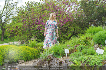 Fotoshooting mit Silvia Schneider - Innenstadt Wien - Di 18.05.2021 - Silvia SCHNEIDER im botanischen Garten4