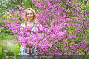 Fotoshooting mit Silvia Schneider - Innenstadt Wien - Di 18.05.2021 - Silvia SCHNEIDER im botanischen Garten10