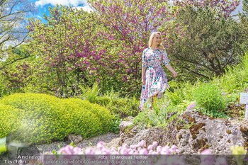 Fotoshooting mit Silvia Schneider - Innenstadt Wien - Di 18.05.2021 - Silvia SCHNEIDER im botanischen Garten22