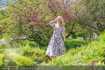 Fotoshooting mit Silvia Schneider - Innenstadt Wien - Di 18.05.2021 - Silvia SCHNEIDER im botanischen Garten24