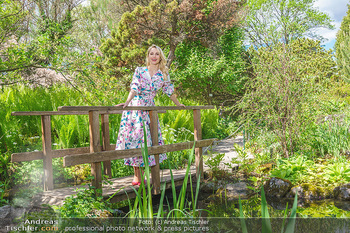Fotoshooting mit Silvia Schneider - Innenstadt Wien - Di 18.05.2021 - Silvia SCHNEIDER im botanischen Garten27