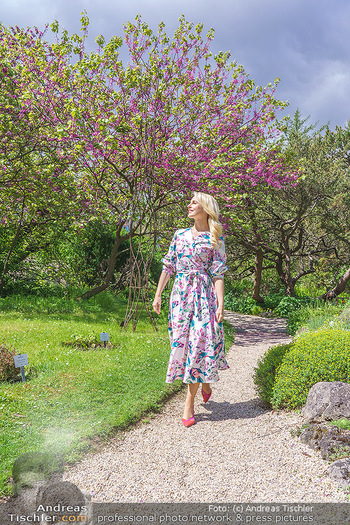 Fotoshooting mit Silvia Schneider - Innenstadt Wien - Di 18.05.2021 - Silvia SCHNEIDER im botanischen Garten28