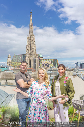 Fotoshooting mit Silvia Schneider - Innenstadt Wien - Di 18.05.2021 - Silvia SCHNEIDER, Marion NACHTWEY, Andreas TISCHLER51