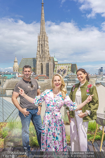 Fotoshooting mit Silvia Schneider - Innenstadt Wien - Di 18.05.2021 - Silvia SCHNEIDER, Marion NACHTWEY, Andreas TISCHLER52