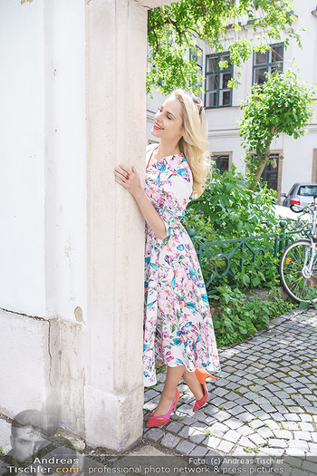 Fotoshooting mit Silvia Schneider - Innenstadt Wien - Di 18.05.2021 - Silvia SCHNEIDER im Heiligenkreuzerhof71