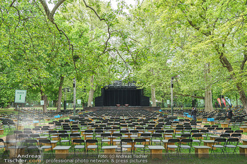 Harald Schmidt und Michael Niavarani - Theater im Park am Belvedere, Wien - Fr 21.05.2021 - Publikumsbereich, Sitze, Zuschauerplätze corona-konform, Bühne13