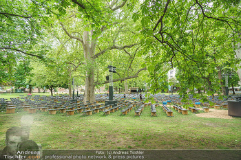Harald Schmidt und Michael Niavarani - Theater im Park am Belvedere, Wien - Fr 21.05.2021 - Publikumsbereich, Sitze, Zuschauerplätze corona-konform, Bühne30