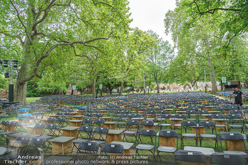 Harald Schmidt und Michael Niavarani - Theater im Park am Belvedere, Wien - Fr 21.05.2021 - Publikumsbereich, Sitze, Zuschauerplätze corona-konform, Bühne32