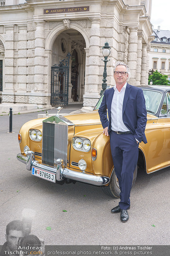 Ladies Night Promo-Aktion - Burgtheater, Volksgarten - Fr 28.05.2021 - Tillmann FUCHS vor seinem Rolls Royce31