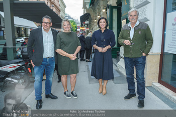 Wiedereröffnung - Huth Gastwirtschaft - Mo 31.05.2021 - Elisabeth KÖSTINGER, Gabriele und Robert HUTH, Peter SIMONISCHE37