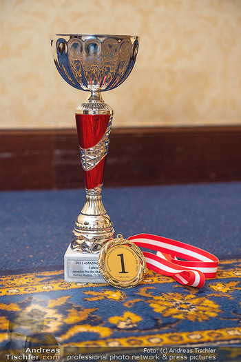 Silvia Schneider ist Tanz-Staatsmeisterin - Hotel InterContinental - Sa 26.06.2021 - Der Pokal und die Medaille für den 1. Platz in Standard Tanz32