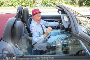 Vom Kolporteur zum Schnitzelwirt - Wiener Schnitzel Plaza - Di 06.07.2021 - Richard LUGNER im Porsche Cabrio2