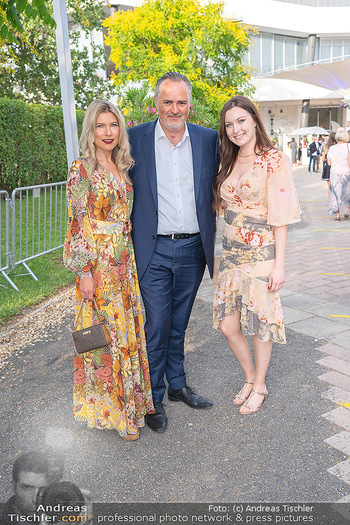 Premiere West Side Story - Mörbisch - Do 08.07.2021 - Hans Peter DOSKOZIL mit Tochter Laura und Freundin Julia JURTSCH5