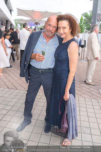 Premiere West Side Story - Mörbisch - Do 08.07.2021 - Konstanze BREITEBNER mit Ehemann Peter MAZZUCHELLE17