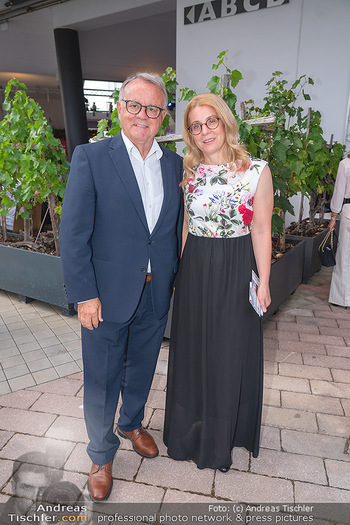 Premiere West Side Story - Mörbisch - Do 08.07.2021 - Hans NIESSL mit Freundin Anette SEVERING22