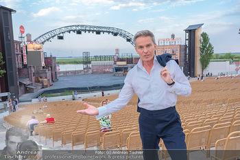 Premiere West Side Story - Mörbisch - Do 08.07.2021 - Alfons HAIDER vor der großen Seebühne31