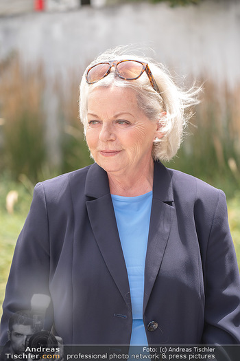 Setbesuch bei SOKO Donau - Filmset Wache am Handelskai, Wien - Di 13.07.2021 - Brigitte Gitti KREN (Portrait)12