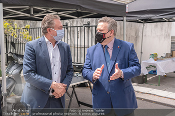 Setbesuch bei SOKO Donau - Filmset Wache am Handelskai, Wien - Di 13.07.2021 - Bürgermeister Michael LUDWIG, Alexander WRABETZ mit Covid19-Mas19