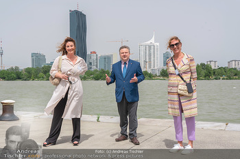 Setbesuch bei SOKO Donau - Filmset Wache am Handelskai, Wien - Di 13.07.2021 - Bürgermeister Michael LUDWIG, Sonja HOFMANN, Bettina KUHN36