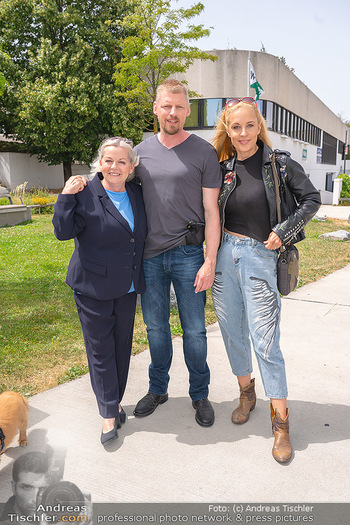 Setbesuch bei SOKO Donau - Filmset Wache am Handelskai, Wien - Di 13.07.2021 - Brigitte Gitti KREN, Martin GRUBER, Lilian KLEBOW38
