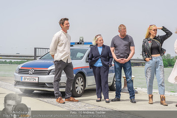 Setbesuch bei SOKO Donau - Filmset Wache am Handelskai, Wien - Di 13.07.2021 - Andreas KIENDL, Brigitte KREN, Martin GRUBER, Lilian KLEBOW44