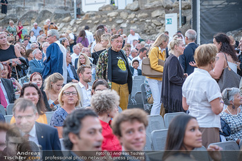 Premiere Turandot - Steinbruch St. Margarethen, Burgenland - Mi 14.07.2021 - Richard LUGNER verloren in der Menge152