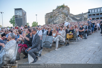 Premiere Turandot - Steinbruch St. Margarethen, Burgenland - Mi 14.07.2021 - Richard LUGNER in der 10. Sitzreihe157