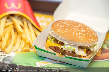 McPlant Präsentation - McDonalds Schwedenplatz - Mo 16.08.2021 - der neue, fleischlose Burger McPlant mit Pommes und CocaCola43