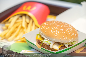 McPlant Präsentation - McDonalds Schwedenplatz - Mo 16.08.2021 - der neue, fleischlose Burger McPlant mit Pommes und CocaCola44