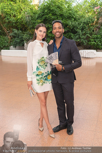 Miss Europe Wahl - Pyramide Vösendorf - Sa 21.08.2021 - Cesar SAMPSON mit Freundin Frederica KURTULIKOVA13