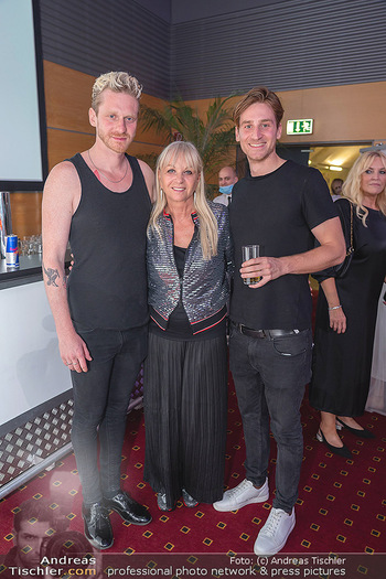 Miss Europe Wahl - Pyramide Vösendorf - Sa 21.08.2021 - Lucas (Lukas) und Florian FENDRICH mit Mutter Andrea277