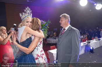 Miss Europe Wahl - Pyramide Vösendorf - Sa 21.08.2021 - Miss Europe Beatrice KÖRMER mit Eltern Christa und Otto KÖRMER285