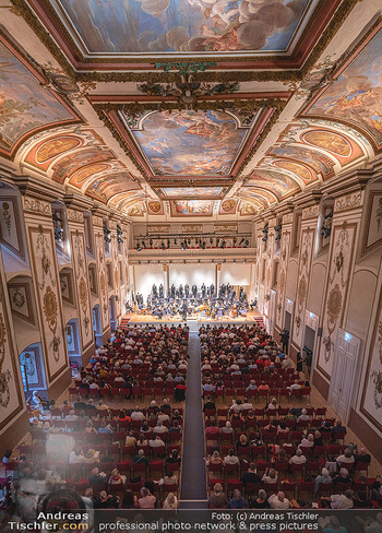 Haydn Gala - Schloss Esterhazy, Eisenstadt - So 22.08.2021 - Haydnsaal mit Publikum von oben57