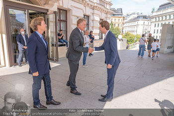 Sebastian Kurz Privatführung - Albertina, Wien - Mo 23.08.2021 - Trevor Dow TRAINA, Klaus Albrecht SCHRÖDER, Sebastian KURZ15