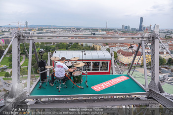 Borotalco Weltrekord - Riesenrad, Wien - Do 26.08.2021 - Drummer Erich BLIE auf der Plattform am Riesenrad, Blick über W52