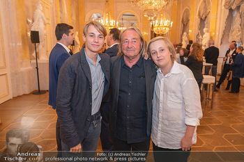 Ausstellungseröffnung Hubert Scheibl - Albertina, Wien - Mo 30.08.2021 - Familie Hubert SCHEIBL mit Kindern Samuel und David56