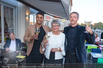 Neueröffnung - Cafe Bellaria - Do 23.09.2021 - David FIGAR mit seiner Mutter, Rubin OKOTIE9